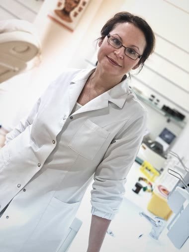 Dr. med. Natalie Wiesen in ihrer Praxis